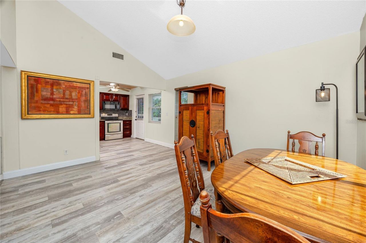 8759 Orient Way Ne, Saint Petersburg, FL 33702 Photo
