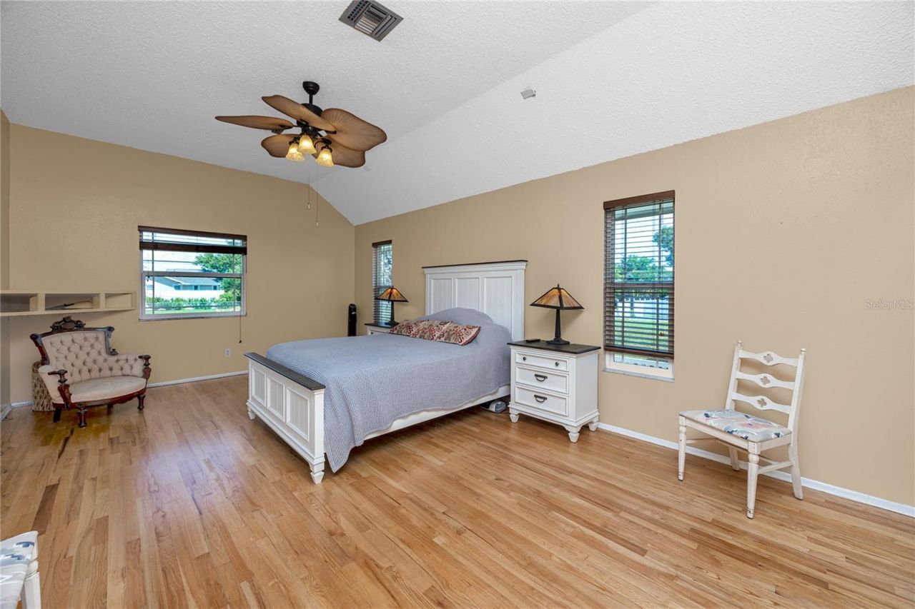 8759 Orient Way Ne, Saint Petersburg, FL 33702 Photo