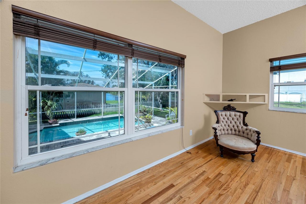 8759 Orient Way Ne, Saint Petersburg, FL 33702 Photo