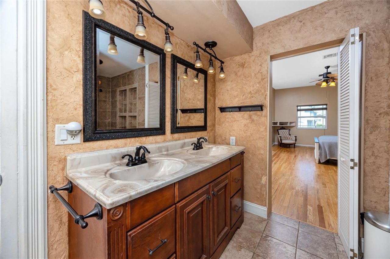 8759 Orient Way Ne, Saint Petersburg, FL 33702 Photo