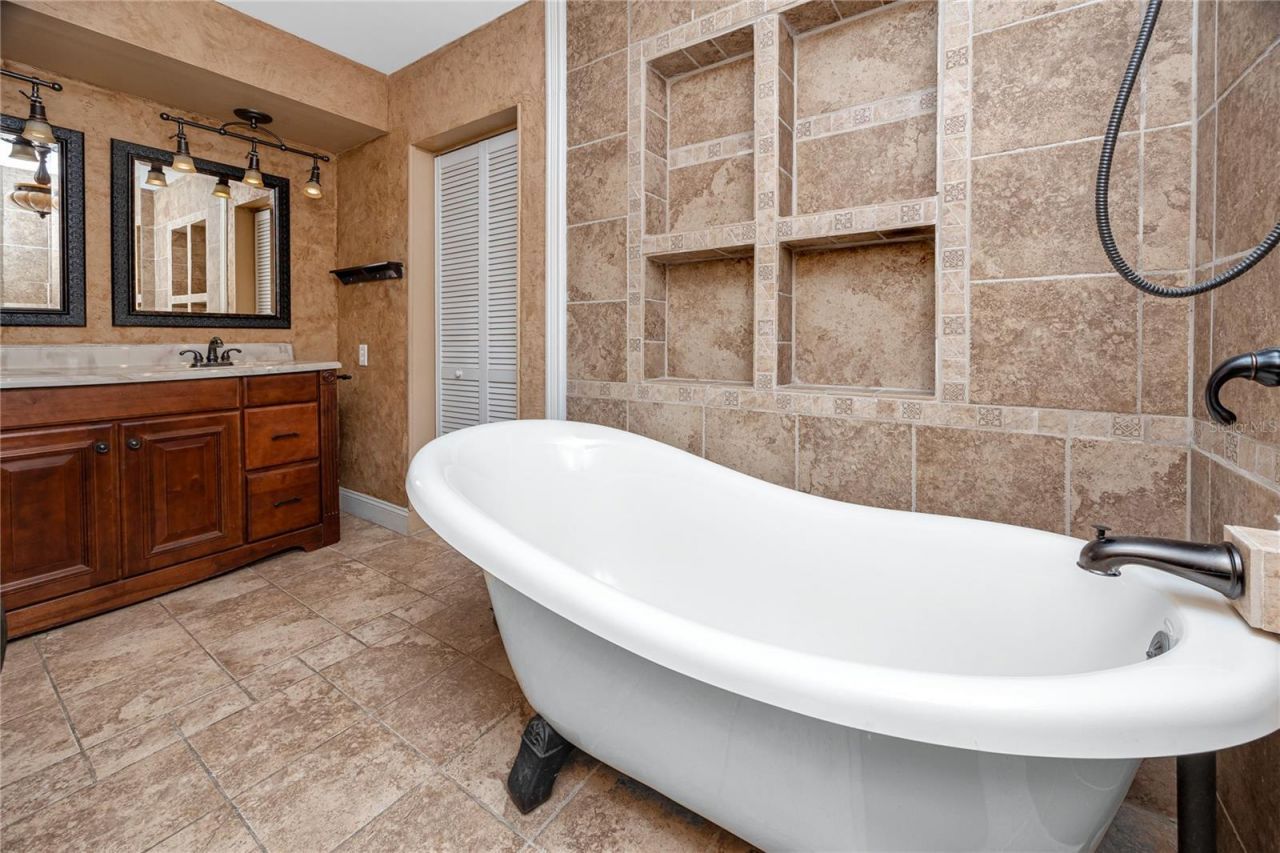 8759 Orient Way Ne, Saint Petersburg, FL 33702 Photo