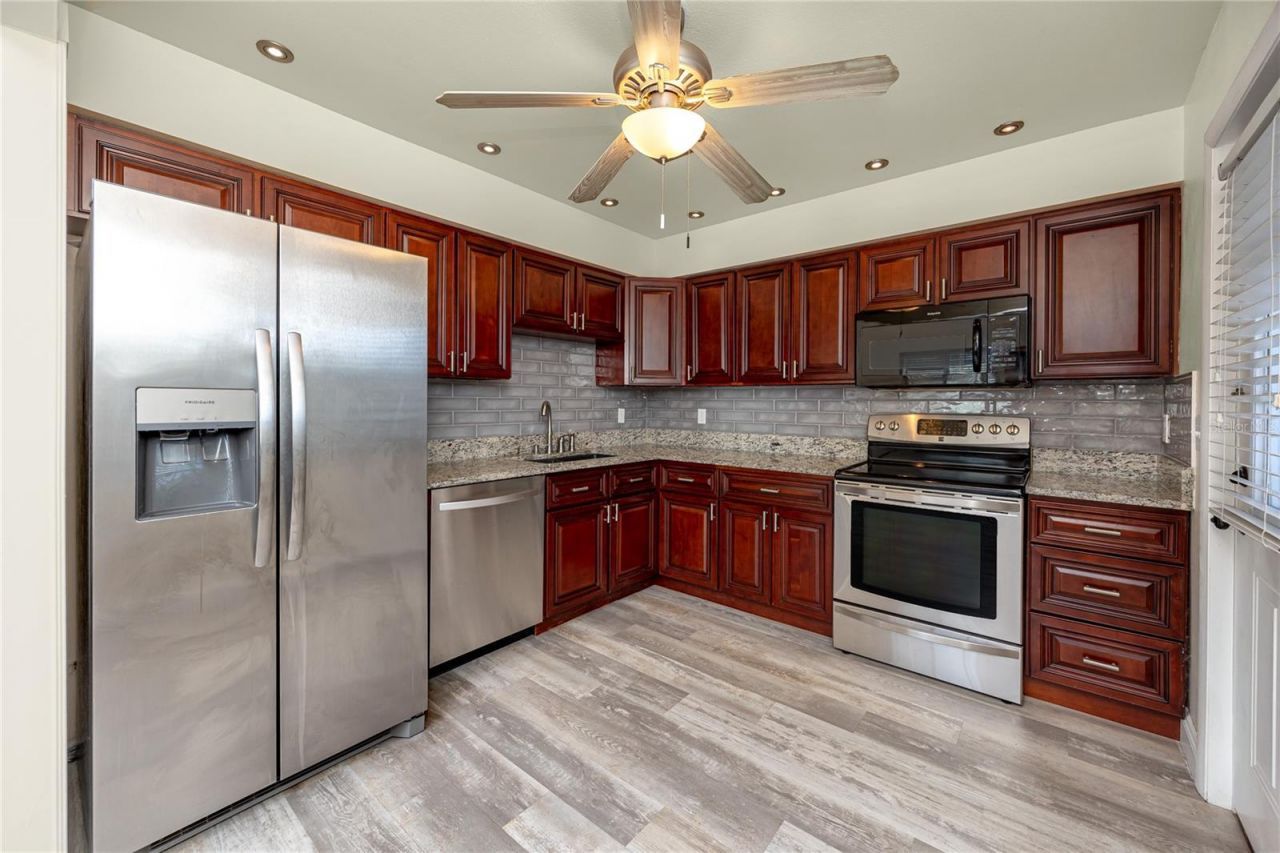 8759 Orient Way Ne, Saint Petersburg, FL 33702 Photo