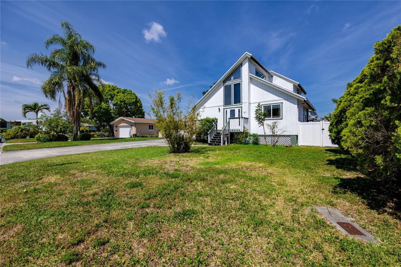 8759 Orient Way Ne, Saint Petersburg, FL 33702 Photo