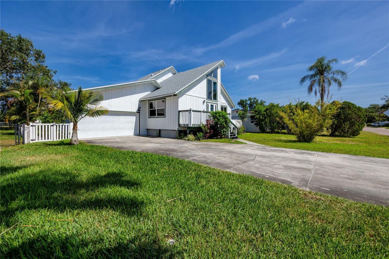 8759 Orient Way Ne, Saint Petersburg, FL 33702 Photo