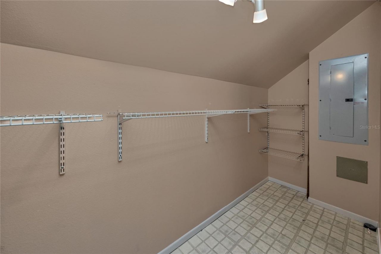 8759 Orient Way Ne, Saint Petersburg, FL 33702 Photo