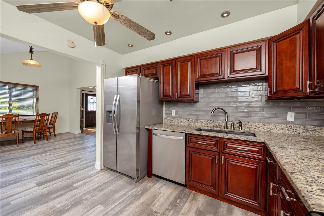 8759 Orient Way Ne, Saint Petersburg, FL 33702 Photo