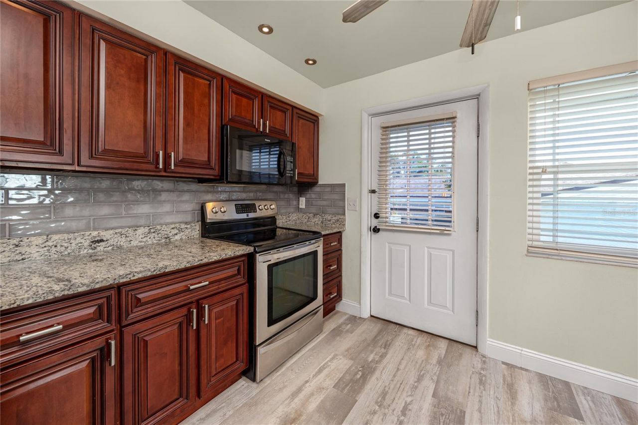 8759 Orient Way Ne, Saint Petersburg, FL 33702 Photo