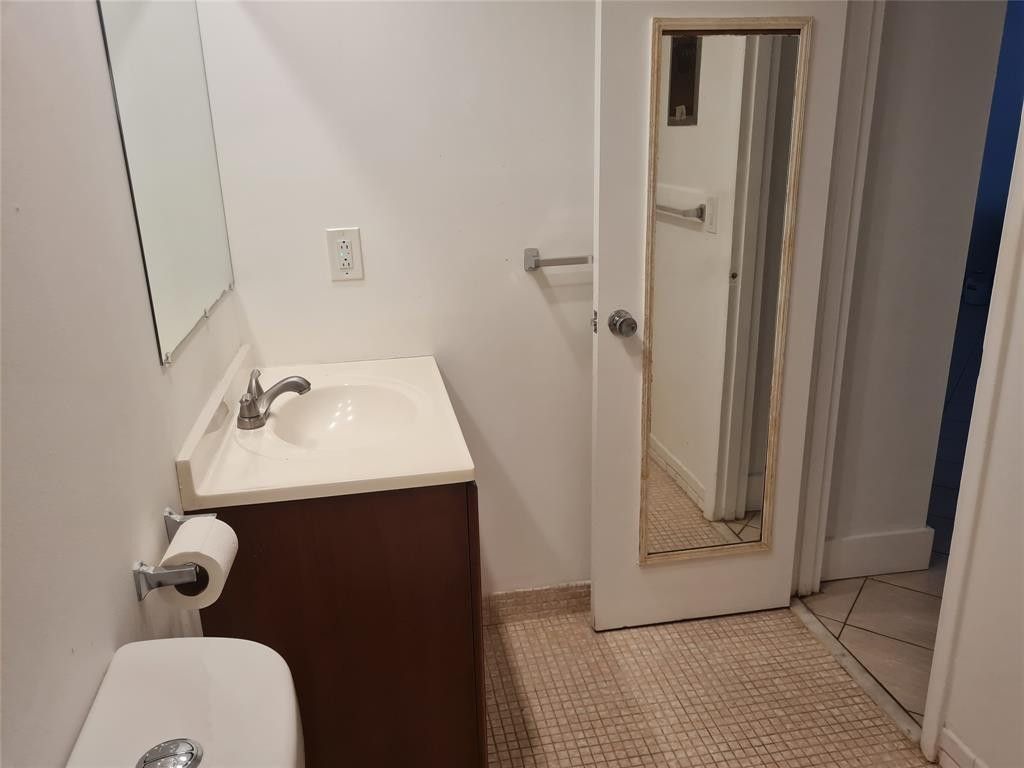 300 Golden Isles Drive, Unit 104, Hallandale Beach, FL 33009 Photo