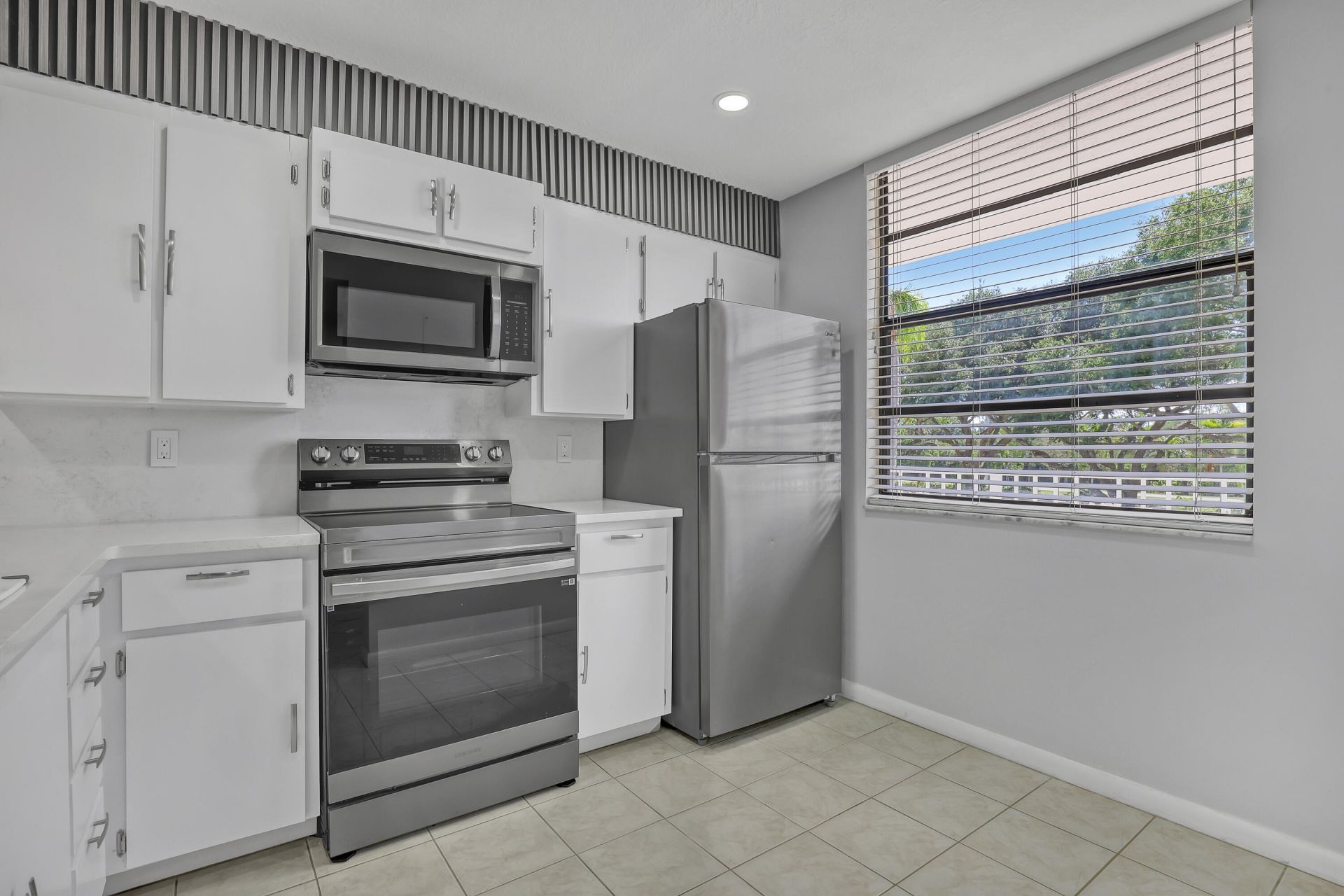 3650 Whitehall Drive, Unit 201, West Palm Beach, FL 33401 Photo