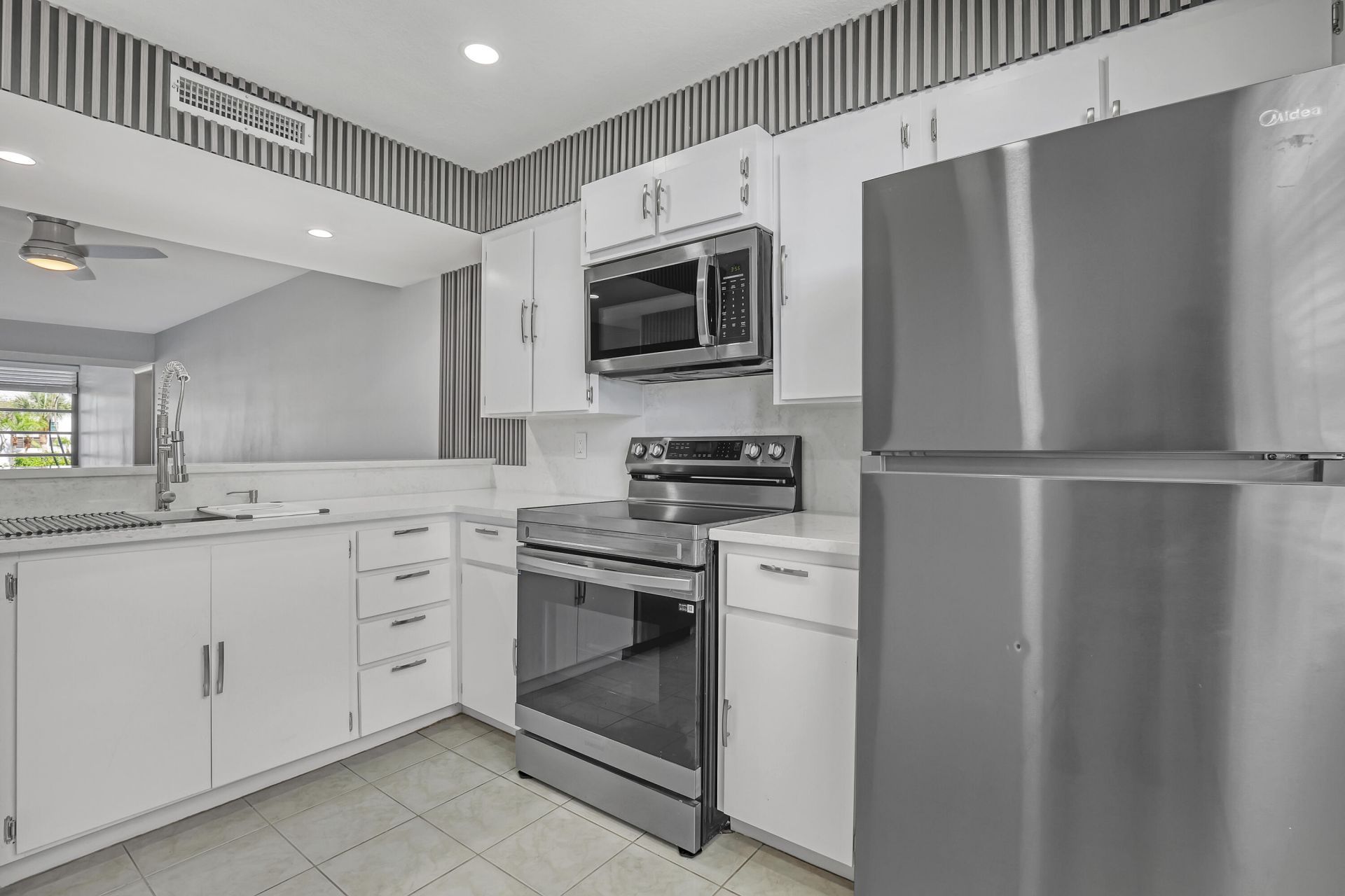 3650 Whitehall Drive, Unit 201, West Palm Beach, FL 33401 Photo