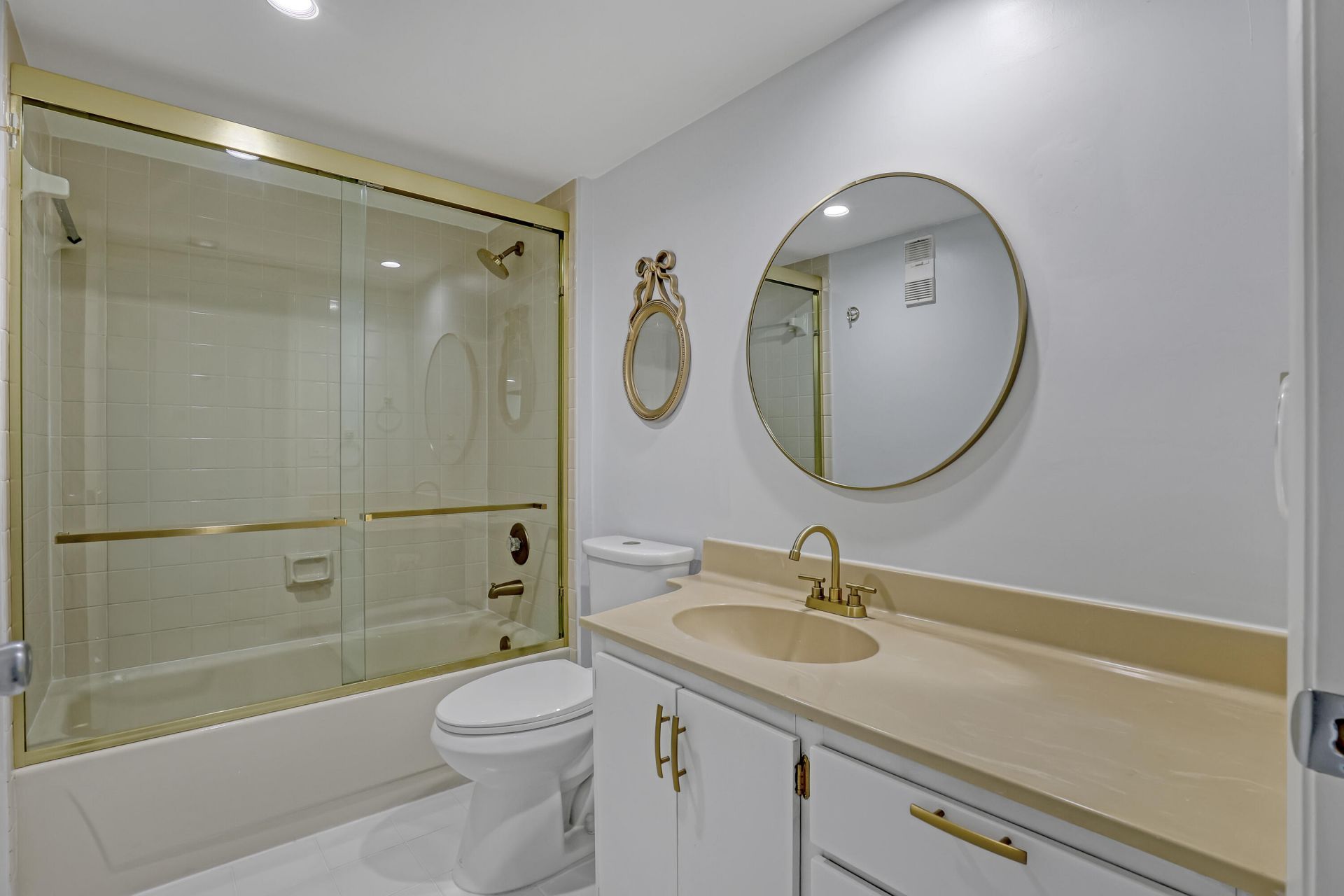 3650 Whitehall Drive, Unit 201, West Palm Beach, FL 33401 Photo
