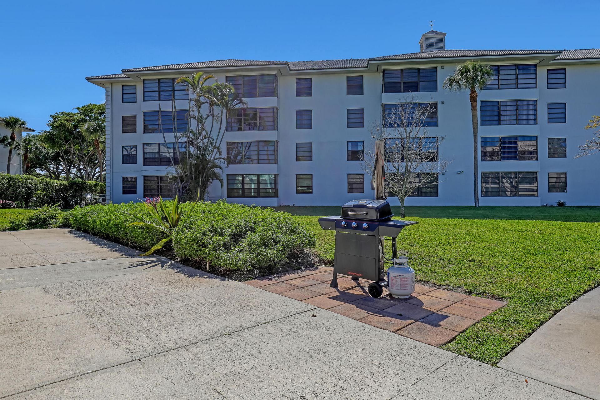 3650 Whitehall Drive, Unit 201, West Palm Beach, FL 33401 Photo