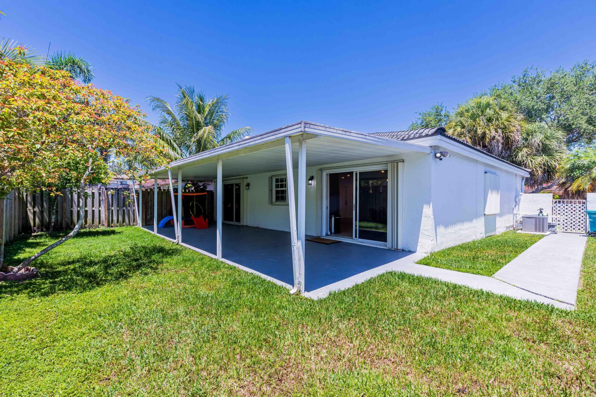 9058 NW 192nd Terrace, Miami Lakes, FL 33018 Photo