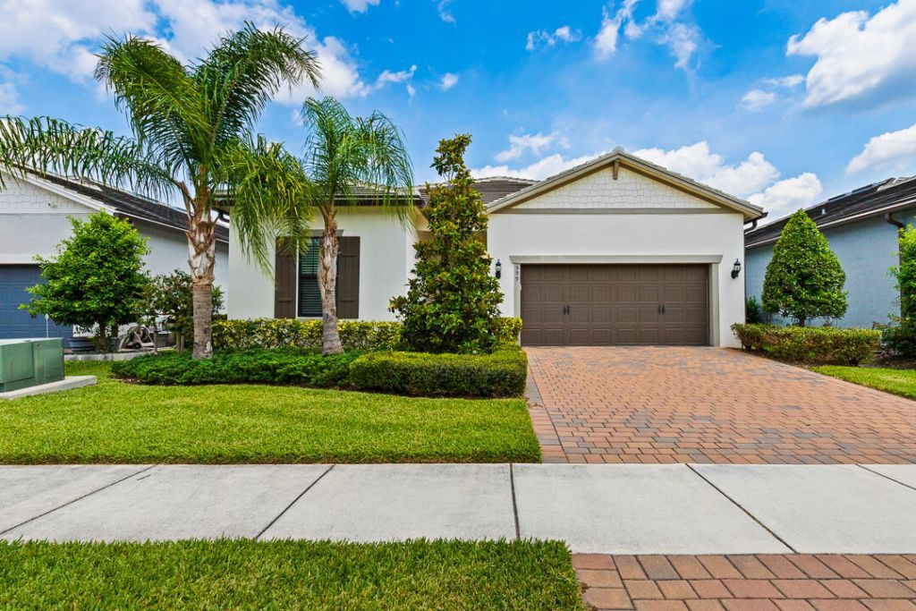 599 SE Villandry Way, Port Saint Lucie, FL 34984 Photo