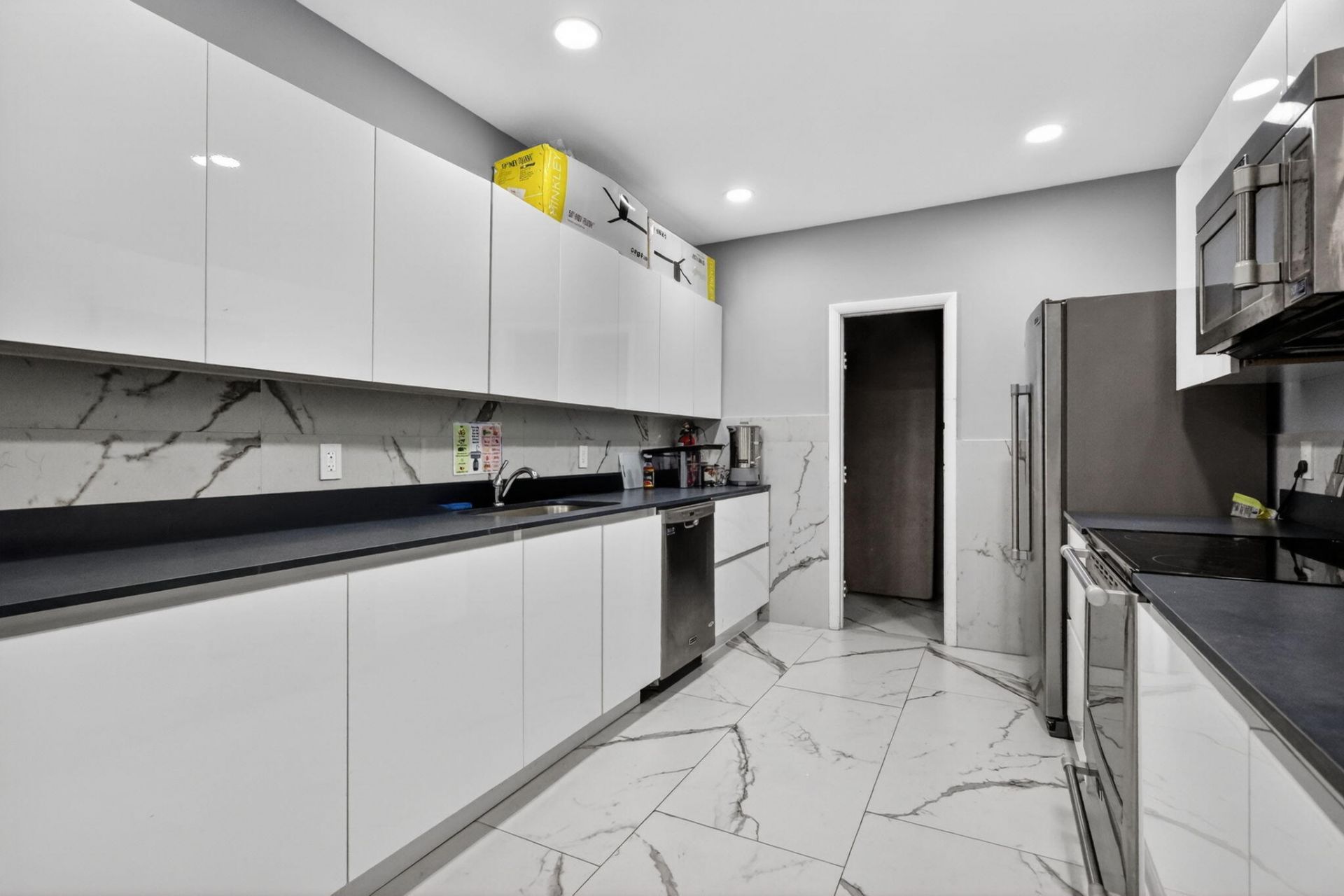 1890 S Ocean Drive, Unit 2103, Hallandale Beach, FL 33009 Photo