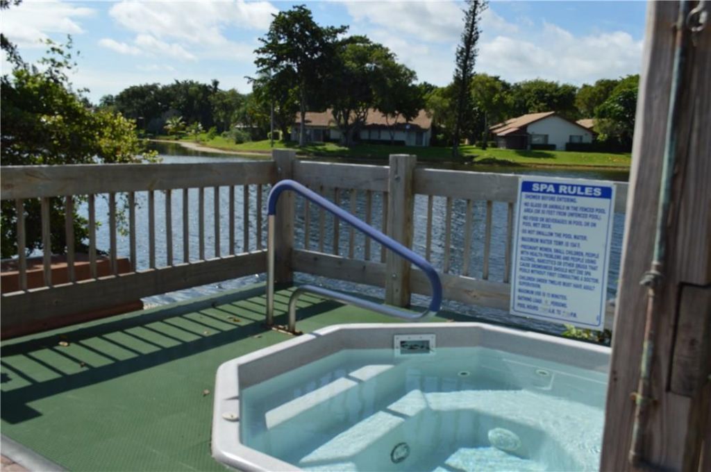 3730 Inverrary Drive, Unit 2t, Lauderhill, FL 33319 Photo
