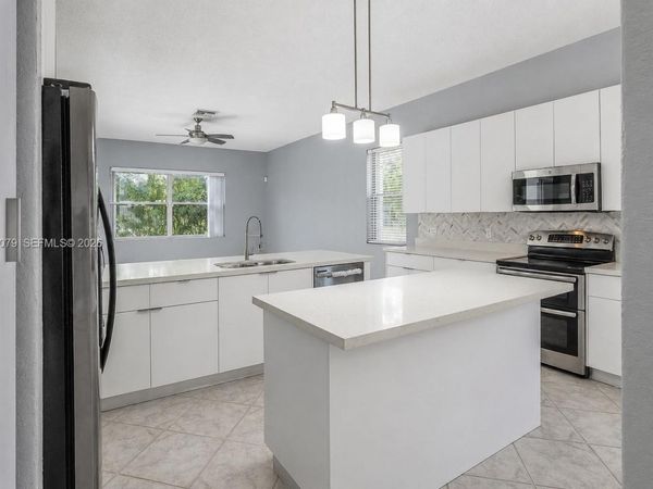 1101 NW 180th Ave, Pembroke Pines, FL 33029