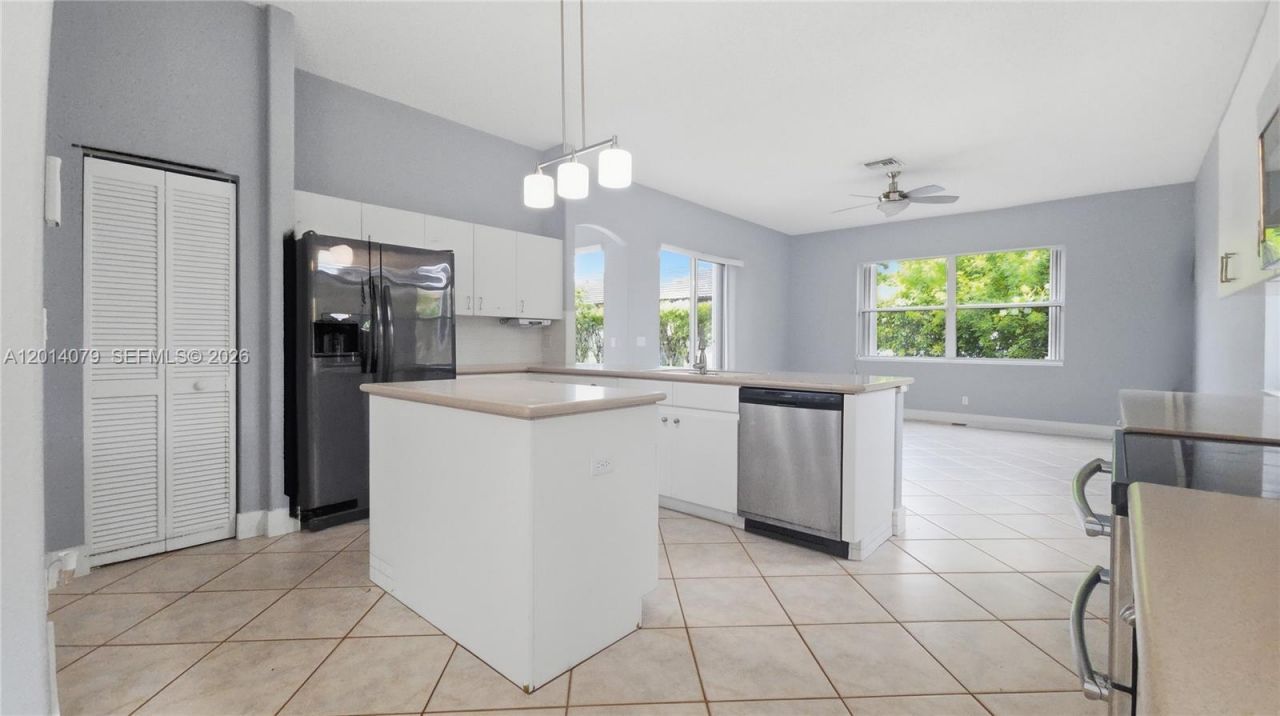 1101 NW 180th Ave , Pembroke Pines, FL 33029 Photo