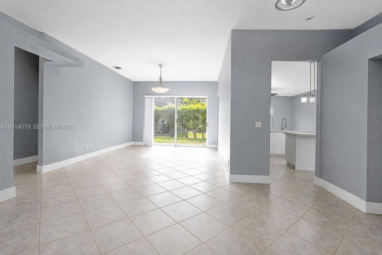 1101 NW 180th Ave, Pembroke Pines, FL 33029 Photo