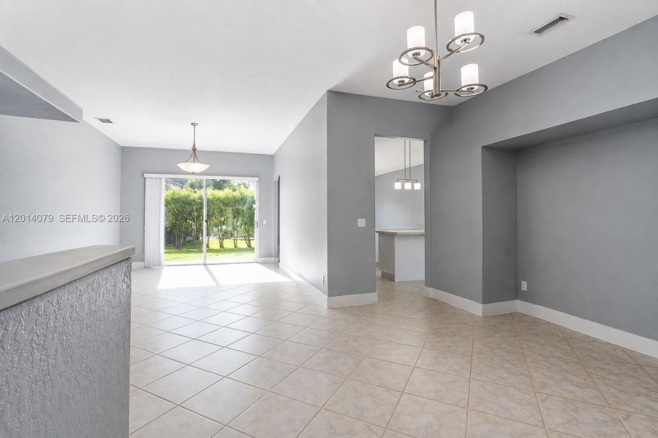 1101 NW 180th Ave, Pembroke Pines, FL 33029 Photo