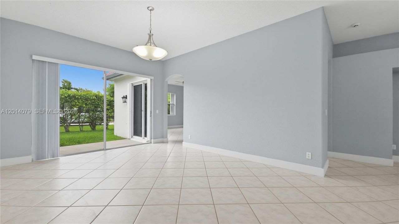 1101 NW 180th Ave , Pembroke Pines, FL 33029 Photo