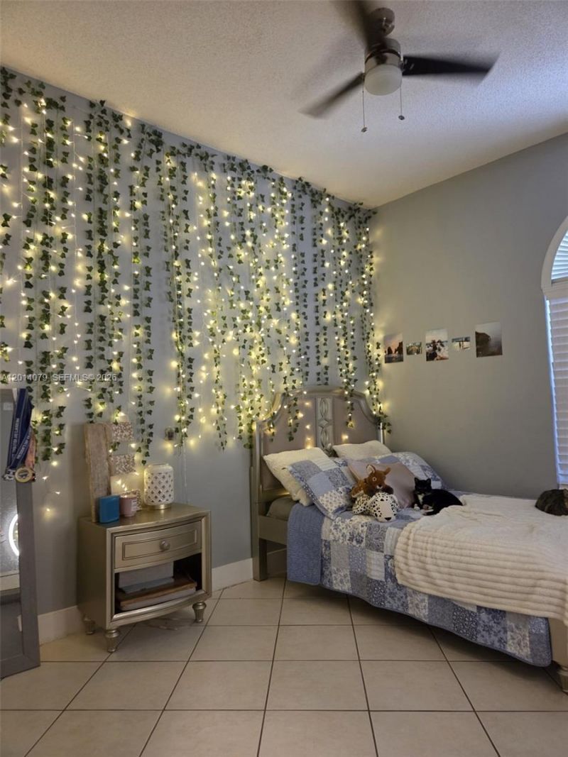 1101 NW 180th Ave , Pembroke Pines, FL 33029 Photo