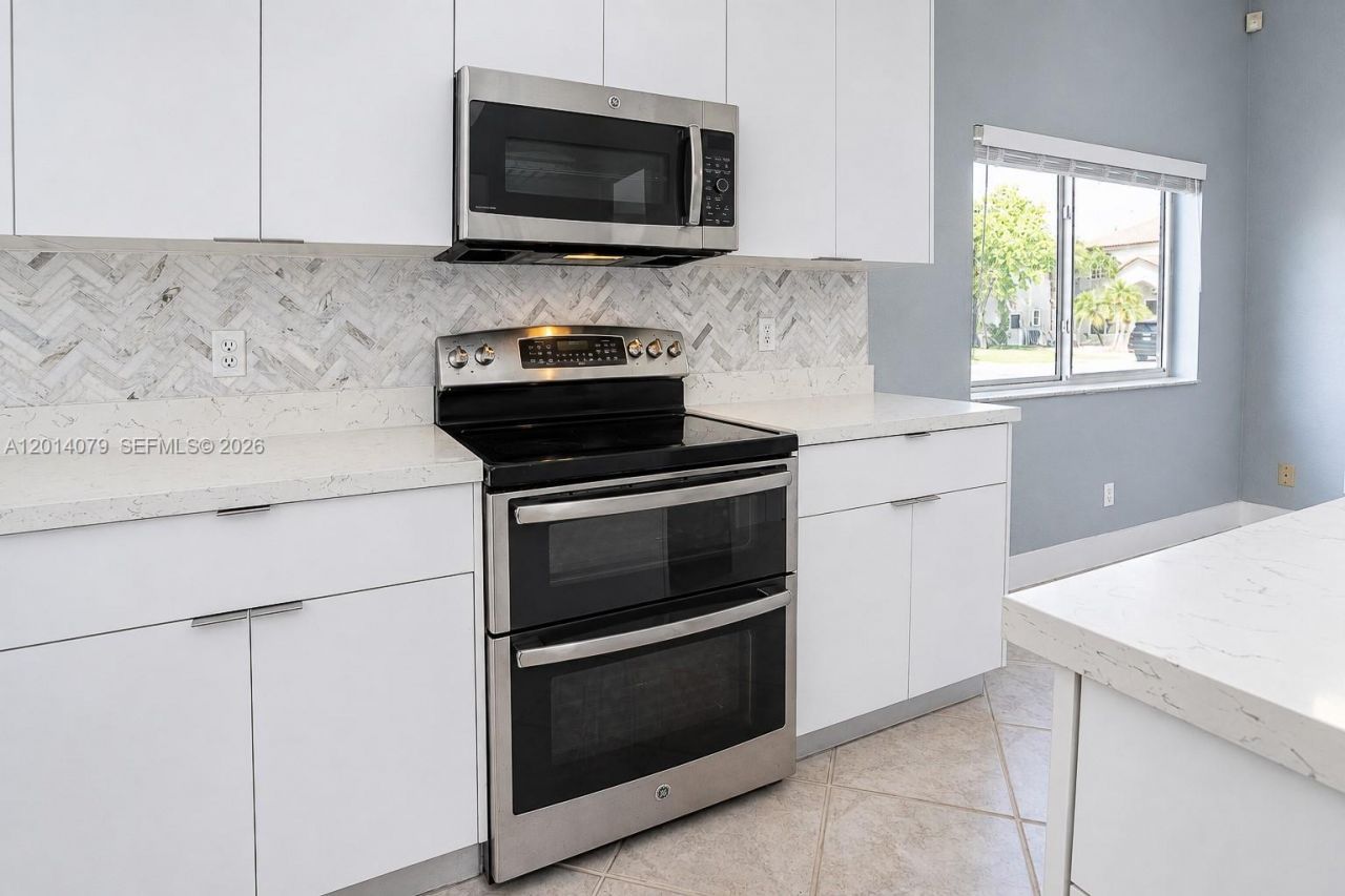 1101 NW 180th Ave, Pembroke Pines, FL 33029 Photo