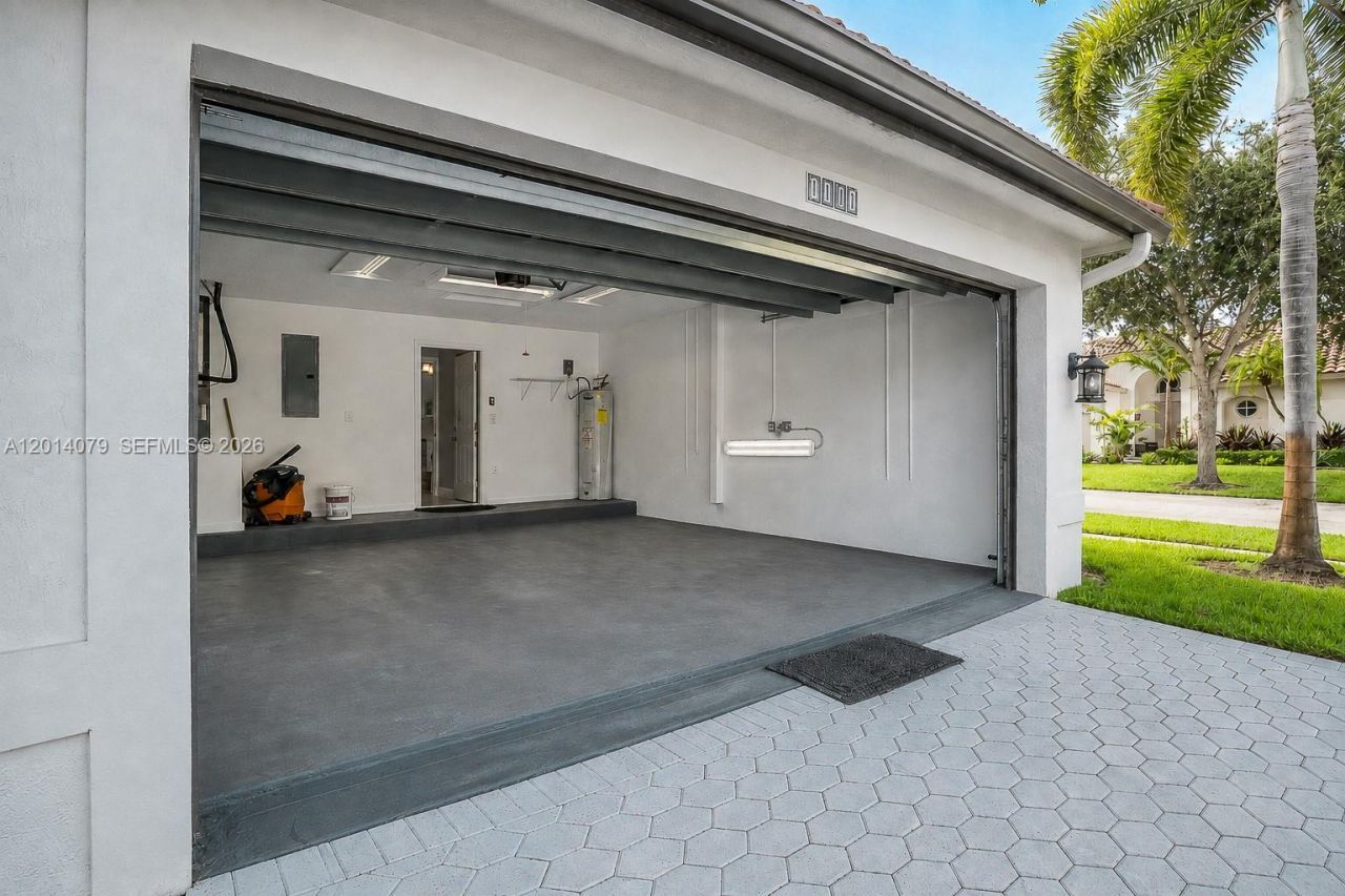 1101 NW 180th Ave, Pembroke Pines, FL 33029 Photo