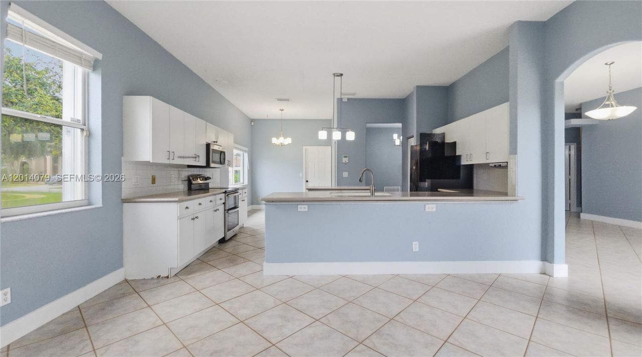 1101 NW 180th Ave , Pembroke Pines, FL 33029 Photo