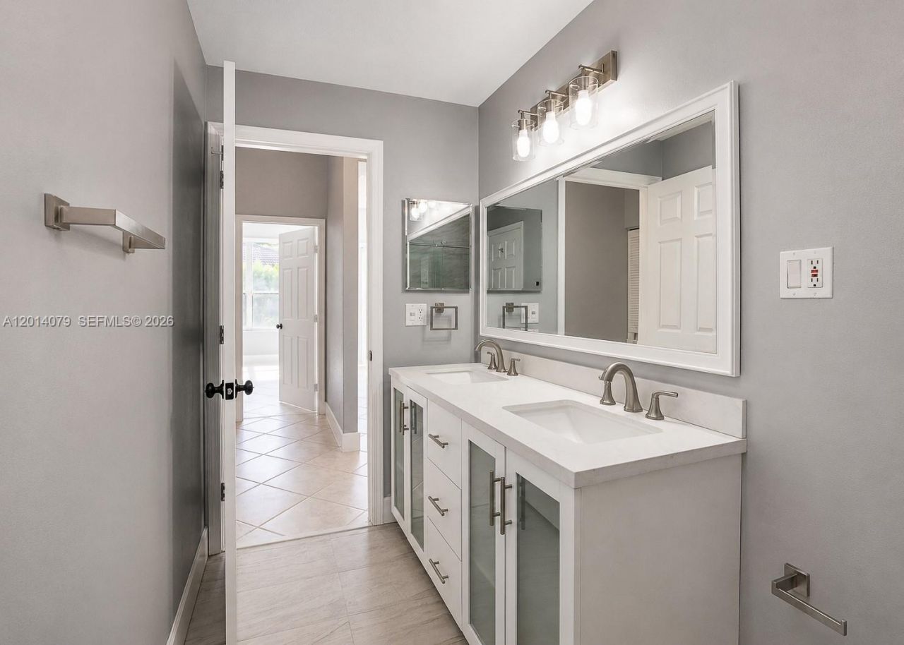 1101 NW 180th Ave, Pembroke Pines, FL 33029 Photo