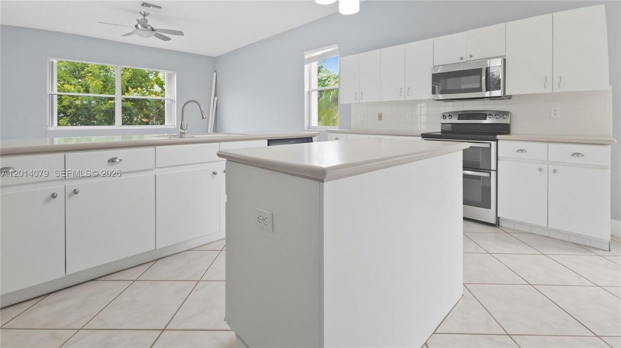 1101 NW 180th Ave , Pembroke Pines, FL 33029 Photo