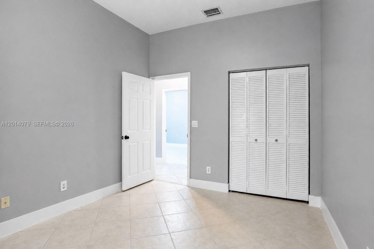 1101 NW 180th Ave, Pembroke Pines, FL 33029 Photo