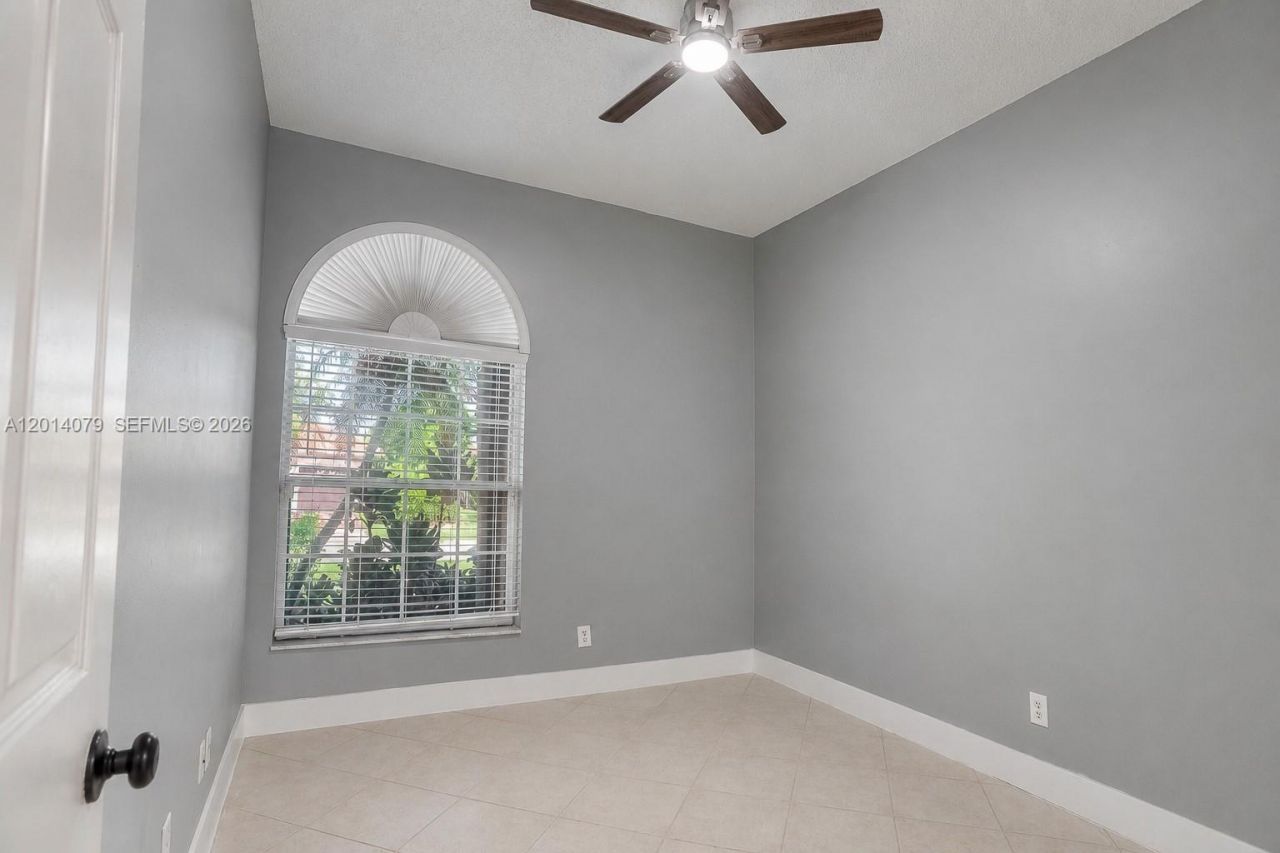 1101 NW 180th Ave, Pembroke Pines, FL 33029 Photo