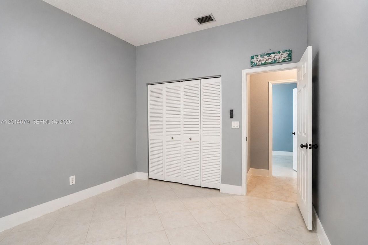 1101 NW 180th Ave, Pembroke Pines, FL 33029 Photo