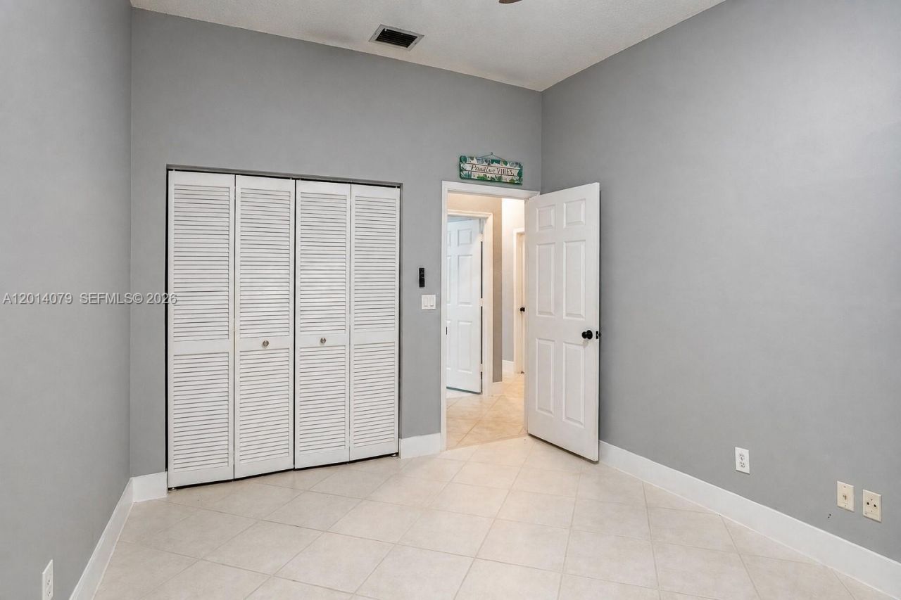 1101 NW 180th Ave, Pembroke Pines, FL 33029 Photo