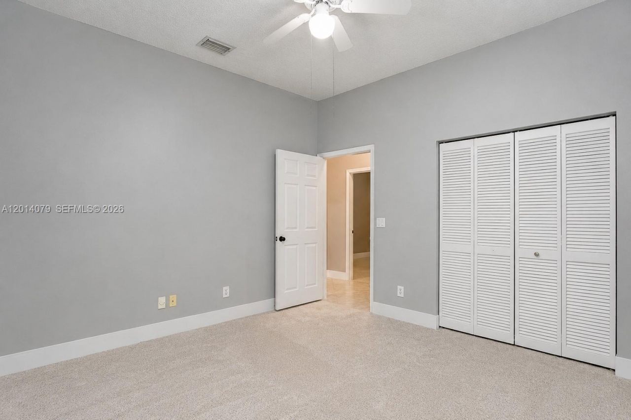 1101 NW 180th Ave, Pembroke Pines, FL 33029 Photo
