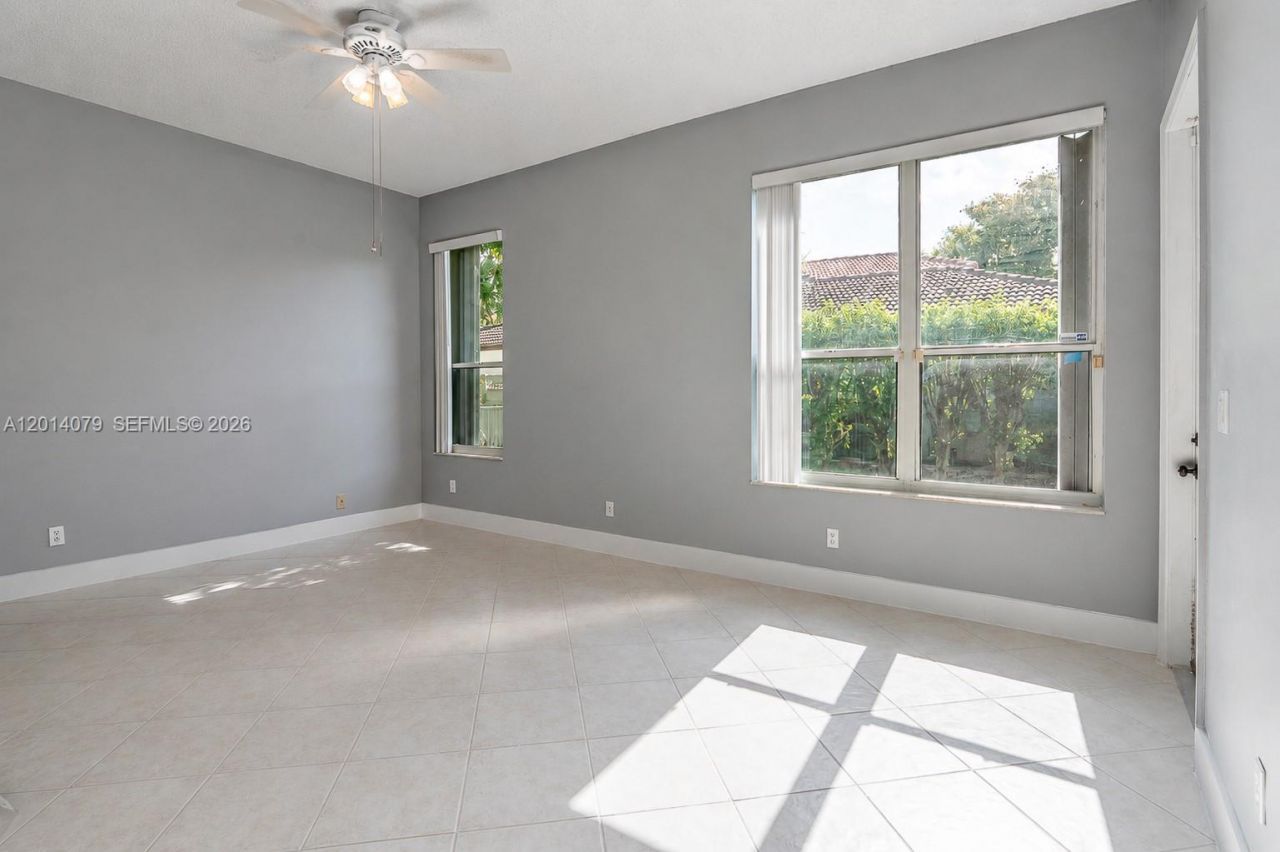 1101 NW 180th Ave, Pembroke Pines, FL 33029 Photo