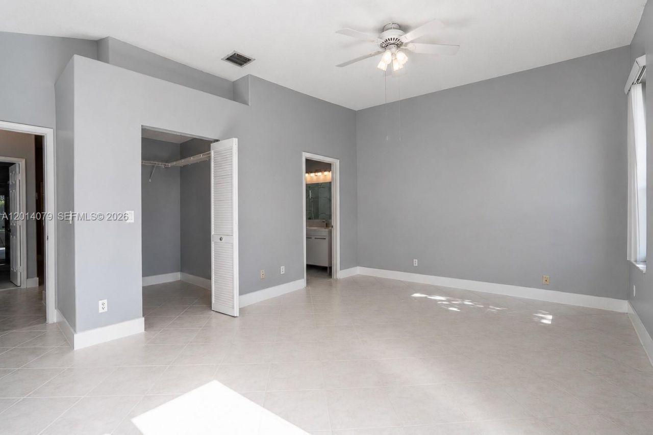 1101 NW 180th Ave, Pembroke Pines, FL 33029 Photo