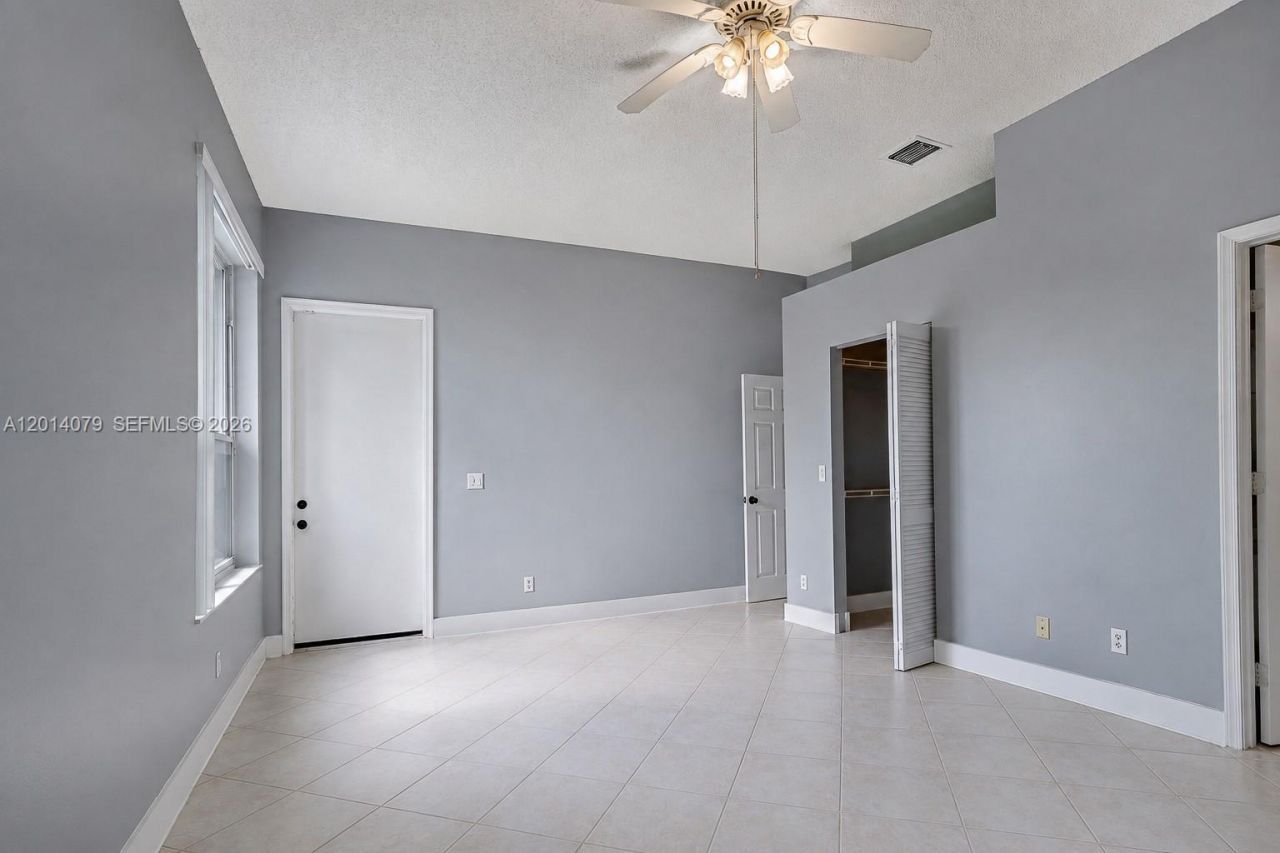 1101 NW 180th Ave, Pembroke Pines, FL 33029 Photo