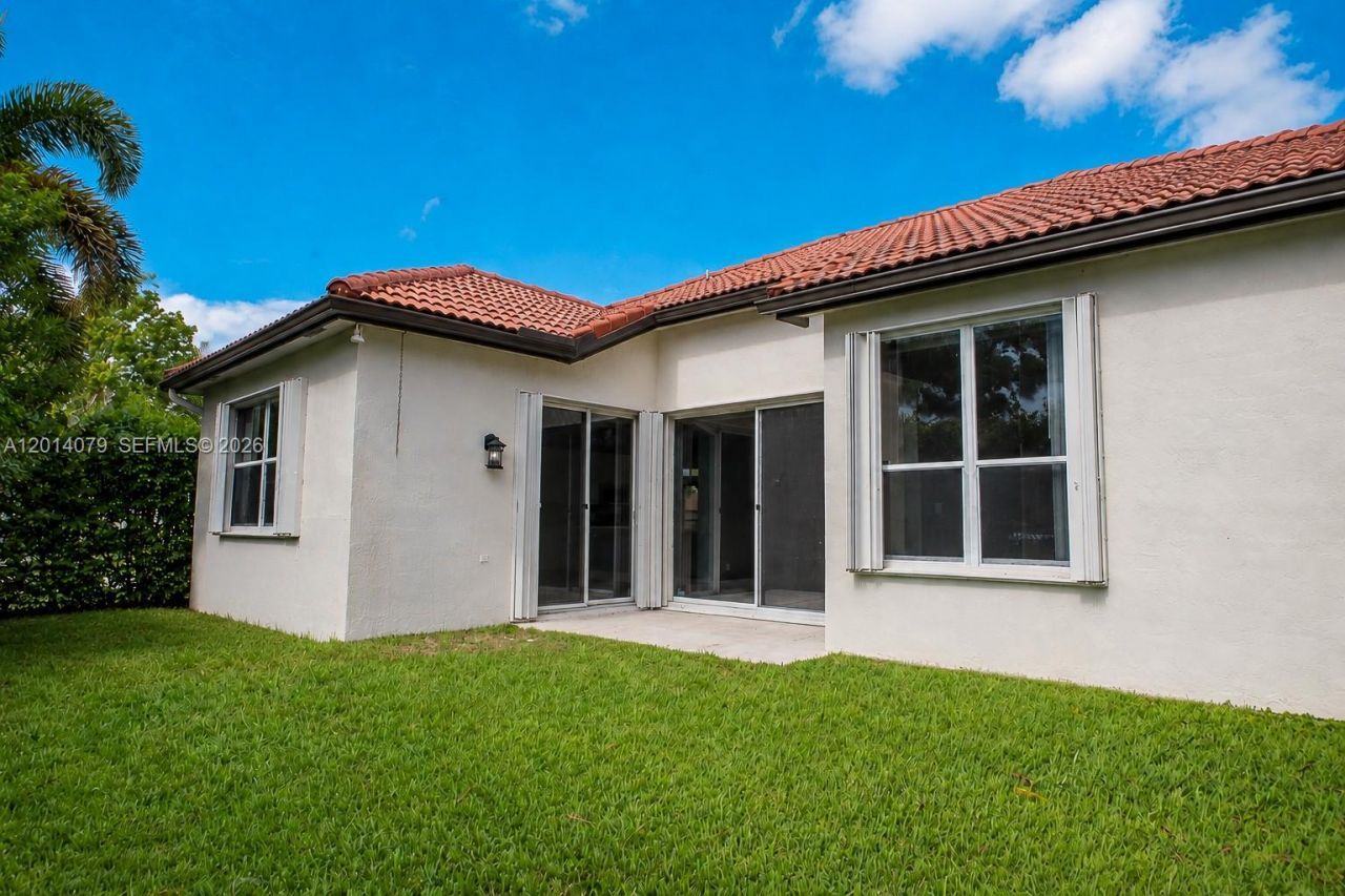 1101 NW 180th Ave, Pembroke Pines, FL 33029 Photo