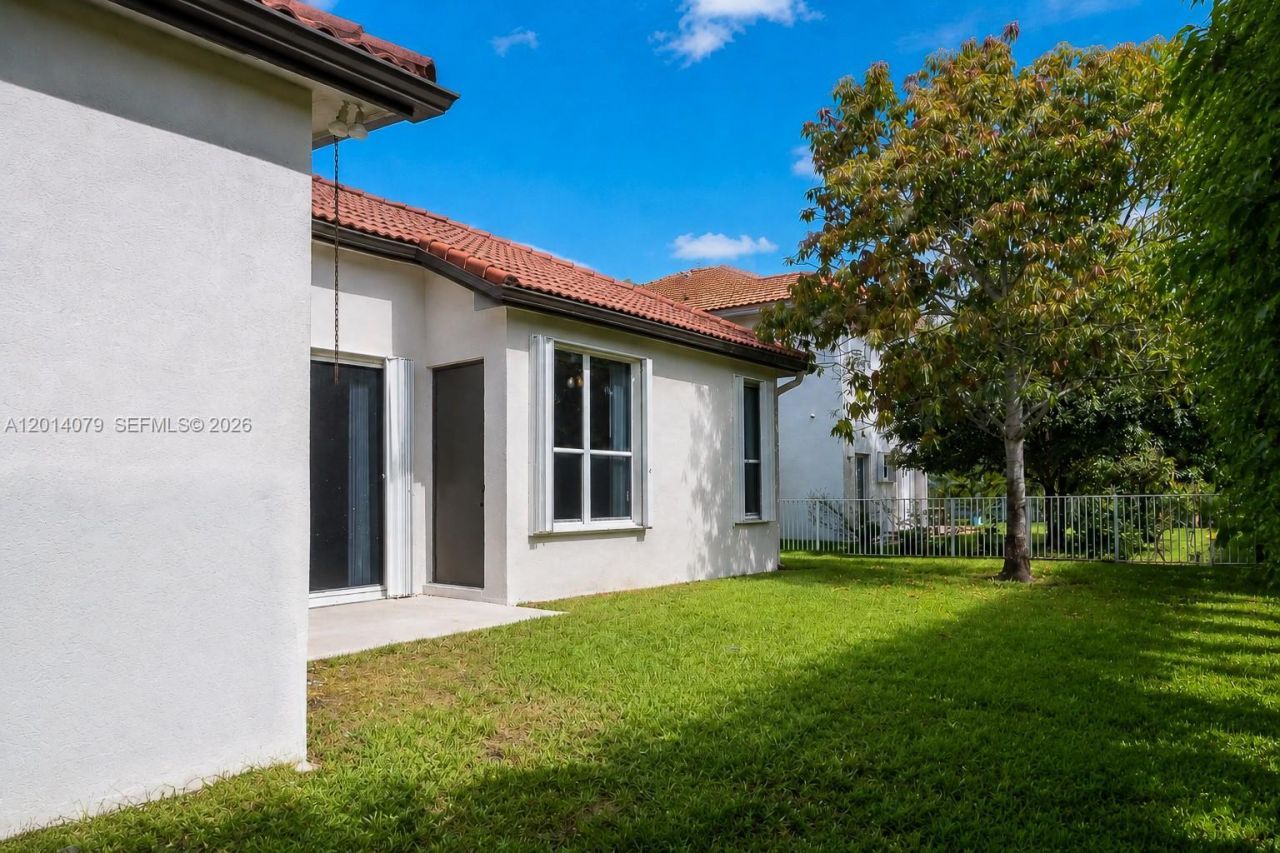 1101 NW 180th Ave, Pembroke Pines, FL 33029 Photo