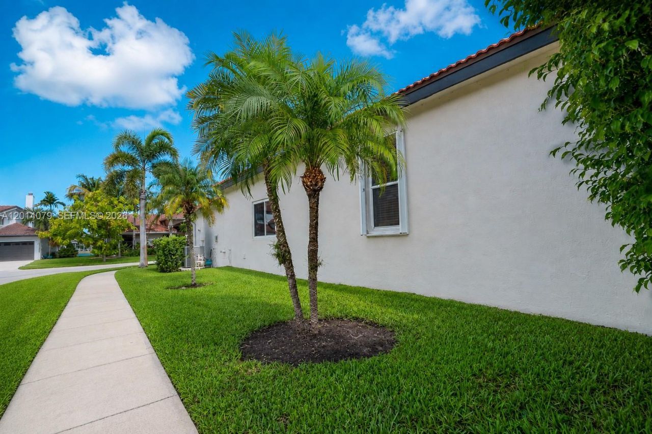 1101 NW 180th Ave, Pembroke Pines, FL 33029 Photo