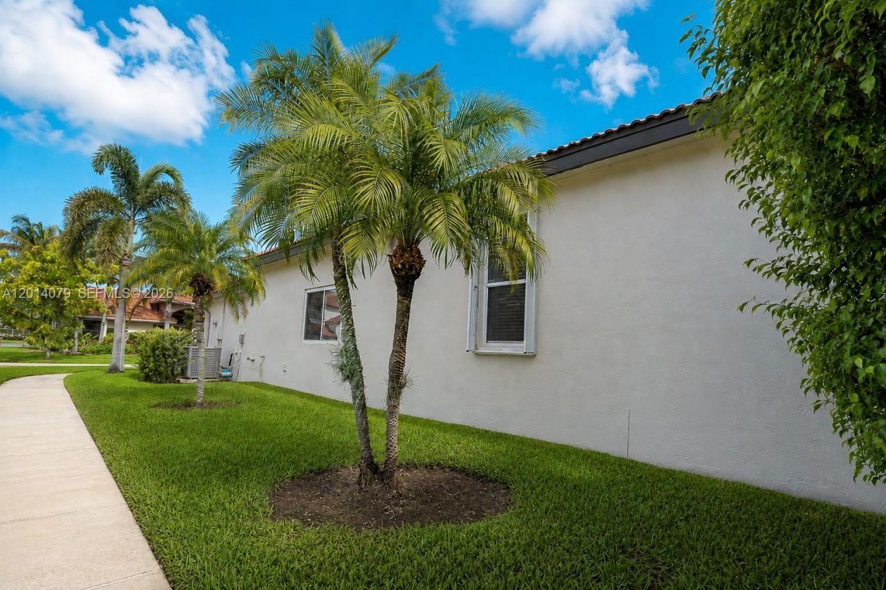 1101 NW 180th Ave, Pembroke Pines, FL 33029 Photo