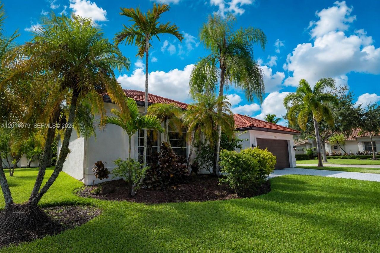 1101 NW 180th Ave, Pembroke Pines, FL 33029 Photo