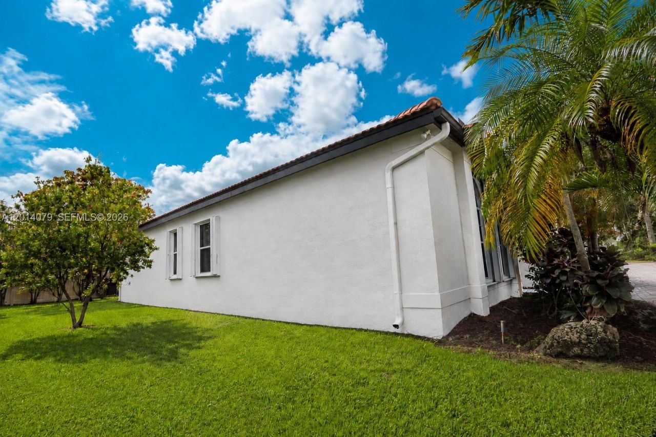 1101 NW 180th Ave, Pembroke Pines, FL 33029 Photo