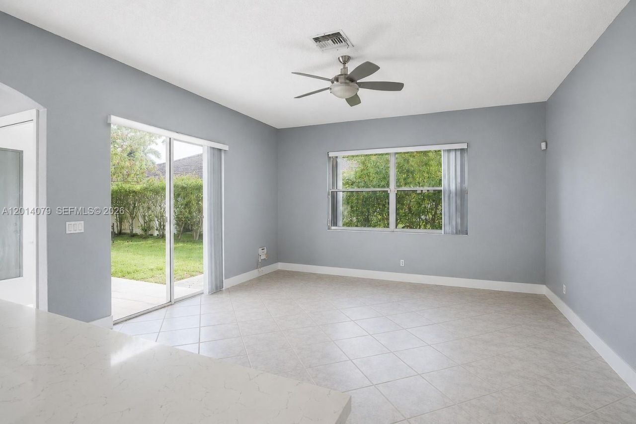 1101 NW 180th Ave, Pembroke Pines, FL 33029 Photo