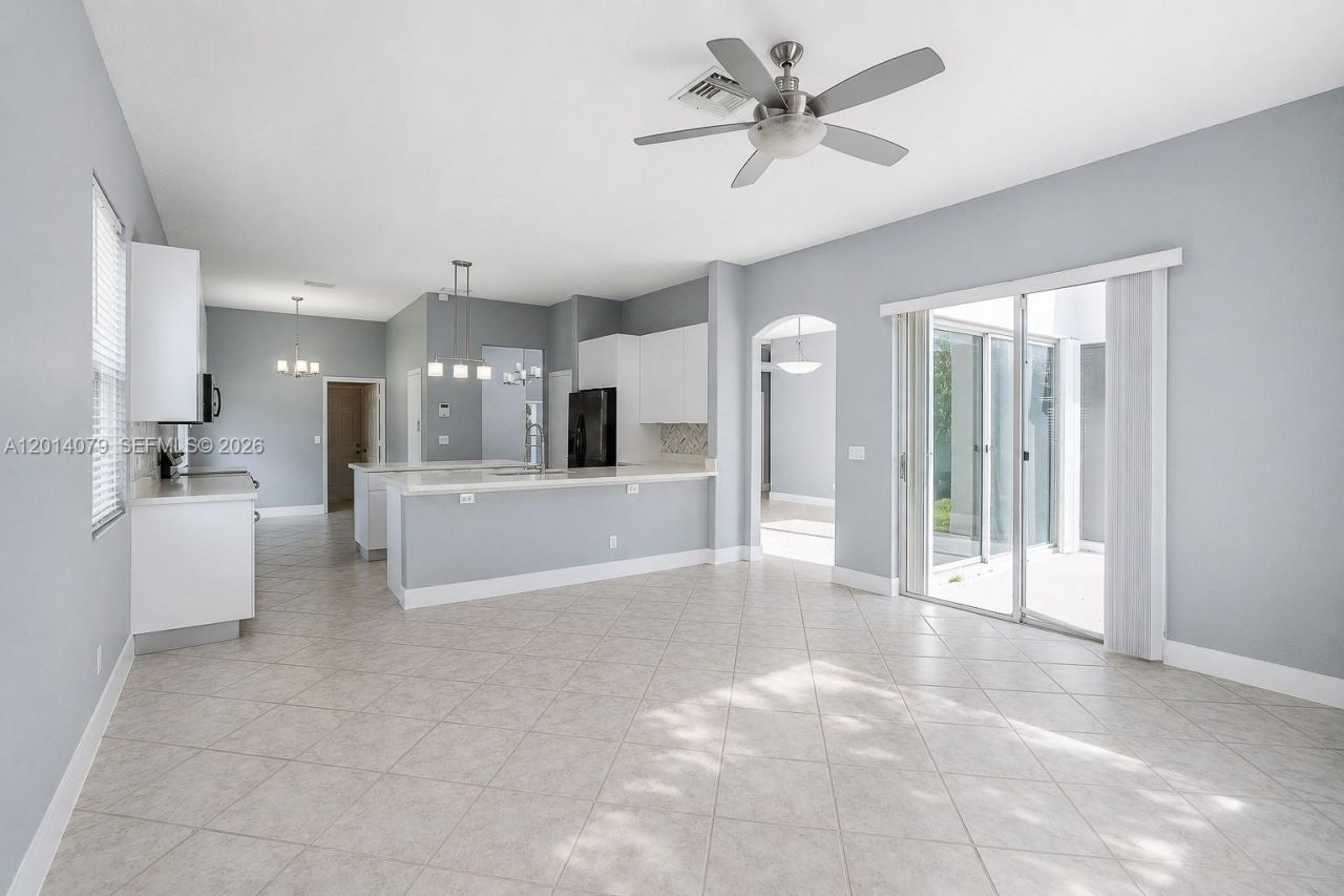 1101 NW 180th Ave, Pembroke Pines, FL 33029 Photo