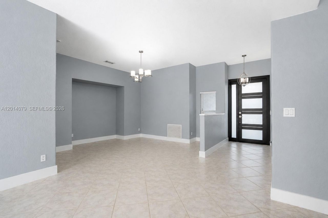 1101 NW 180th Ave, Pembroke Pines, FL 33029 Photo