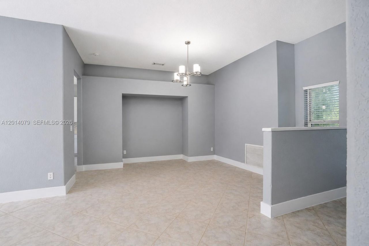 1101 NW 180th Ave, Pembroke Pines, FL 33029 Photo