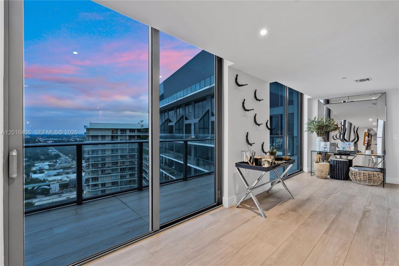 121 NE 34th St, Unit PH3217, Miami, FL 33137 Photo